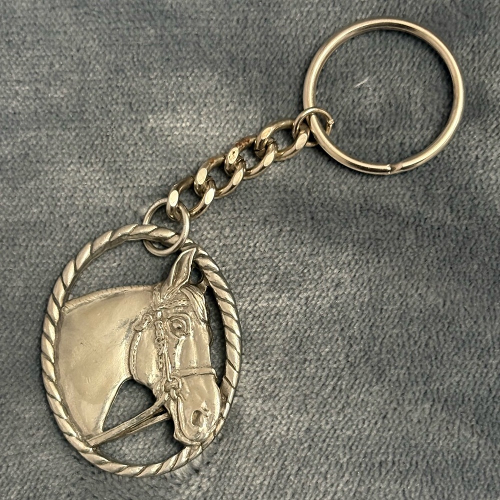 Seagull Pewter Equestrian Themed Oval Pendant Key Chain Stamped 1987 Canada